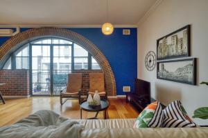 Windows on Wellington