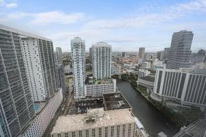 Icon Brickell 2BR Poolside Paradise in the Sky