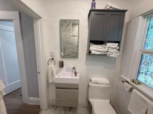 Charming 1BR Near Highland Hospital Lake Merritt