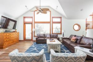 Golf Cart Friendly Pool Game Room & Resort Perks