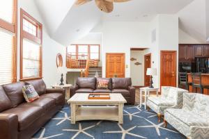 Golf Cart Friendly Pool Game Room & Resort Perks