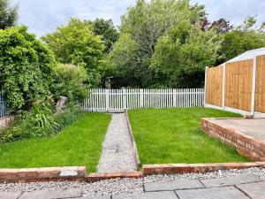 Cosy Bungalow & Peaceful Garden