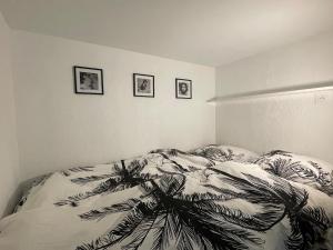 Studio with port view terrace with AC