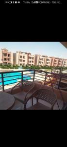 شاليه 3 غرف مفروش عالبسين يرى البحر من جميع الغرف بقرية نزهة بيتش راس سدر