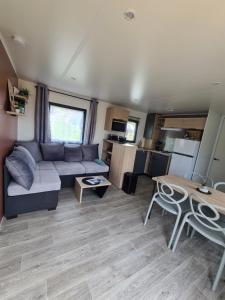 Campings Mobil-home Vue mer Piscine - Camping La Falaise Equihen-Plage - La Coquille d-Opale : photos des chambres
