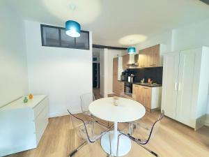 Appartements Cosy appart- 4 pers Netflix Hyper centre Douai : photos des chambres
