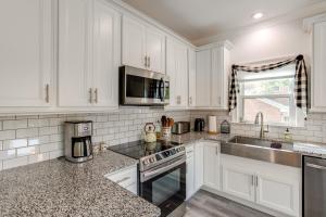 4 Mi to Lake Murray Pet-Friendly Home with Pool!