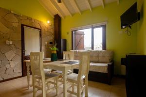 Complejo La Austriaca, piscina climatizada y parrilla!