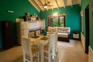 Complejo La Austriaca, piscina climatizada y parrilla!