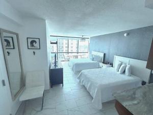 Elegant Double Queen Studio wpool & kitchenette