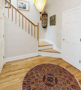 private spacious apartment with 2 bedrooms 2 bathroomss and a deck