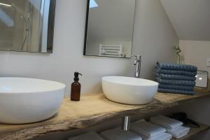 Maisons de vacances L-Ecurie - Nature et SPA prive : photos des chambres