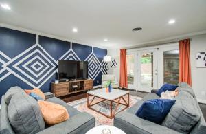 Gorgeous and Cozy Houston home w a private Pool