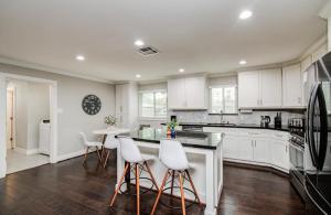 Gorgeous and Cozy Houston home w a private Pool