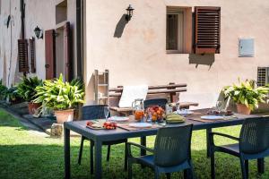 La Valle Near San Gimignano, Volterra, Pisa