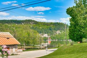 Lake and Mtn Views Vermont Couples Retreat!