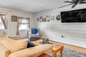 Lake and Mtn Views Vermont Couples Retreat!