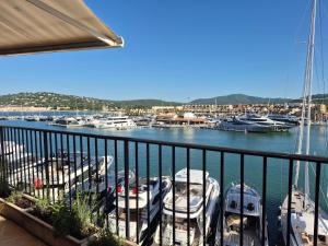 Les Tropéziennes - Chic Triplex Balcon Vue Marina