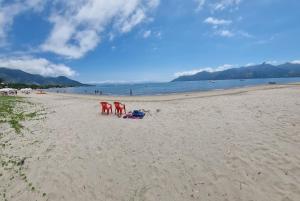 02 Lindo apartamento da pedra com churrasqueira