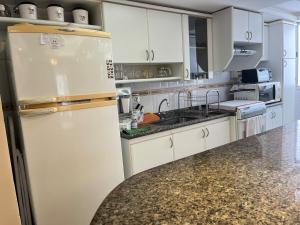 Apto 2 Quartos Piscina Aquecida com Tobogã Sauna e Estacionamento Centro Caldas Novas