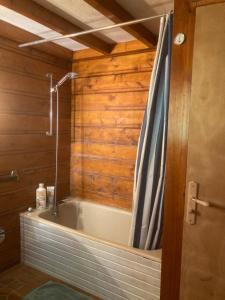 Maisons de vacances Holy Wood : photos des chambres