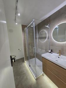 Maisons de vacances Partie privative dans villa 6 personnes piscine climatise : photos des chambres