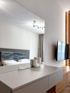 Airport Nest Private Parking, AC and Smart TV