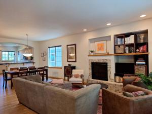 Rigden Retreat Garage, Dog Friendly, Near Trails