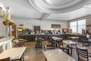 Best Western Plus Travel Hotel Toronto Airport