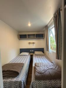 Mobil Home 2 chambres Sous les pins