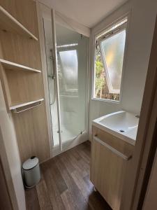 Mobil Home 2 chambres Sous les pins