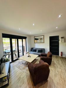 Jardin de lancienne école avec Jacuzzi privé