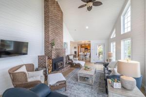 The Bluebird Cottage Lake Front 4Bdrms