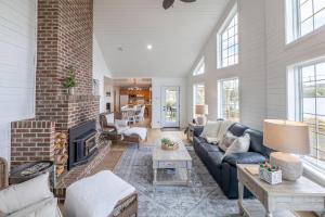 The Bluebird Cottage Lake Front 4Bdrms