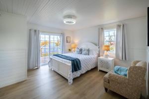 The Bluebird Cottage Lake Front 4Bdrms