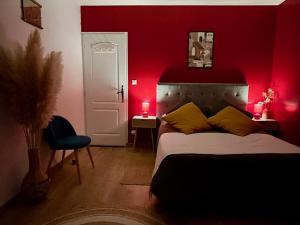 Chambre cosy dans maison familiale avec petit déjeuner chez Olivier et Manuel à Clavette, proche La Rochelle