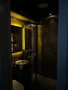 Chic Compact Apartment