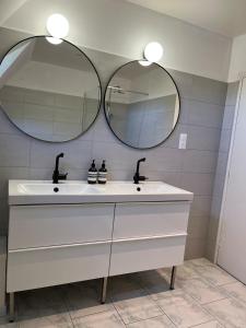 Maisons de vacances Villa Relax avec Piscine Privee a 90 min de Paris : photos des chambres