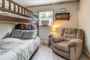 35 Mi to Omni Homestead Slopes Cabin Hideaway