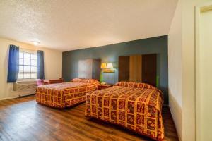 2 Queen Bed Smoking room in Executive Inn Mineral Wells