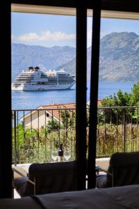 VistaPool Residence Kotor