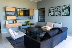 Modern apartment with ocean and volcano views, Pelluco