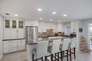 Gorgeous Spanish Cay Residence Steps to Beach