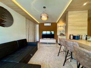 AVIRA Apartman with Free Private Garage