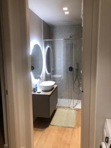 Exclusive luxury modern apartment city center with private garage