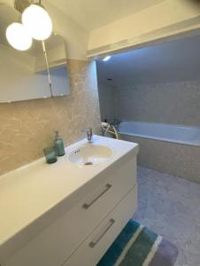 Appartements Maison de charme 86m2 a Saint-Denis Pleyel, 4 chambres, terrasse, calme, proche Paris et Stade de France : photos des chambres