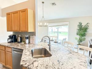 4 bedrooms pool home gated resort of Solana