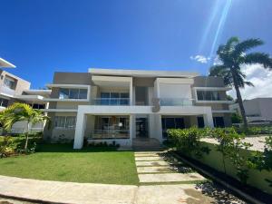 Beachside Tropical Getaway