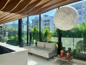 Hyde Park Flat Premium - by Living