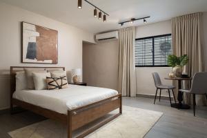 Plaza colonial suites by Yellowkey